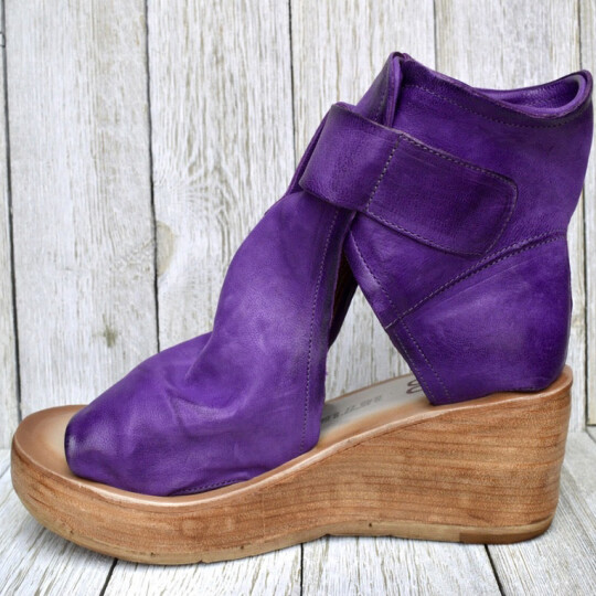 Chic Orthopedic Sandals with Unique Design
