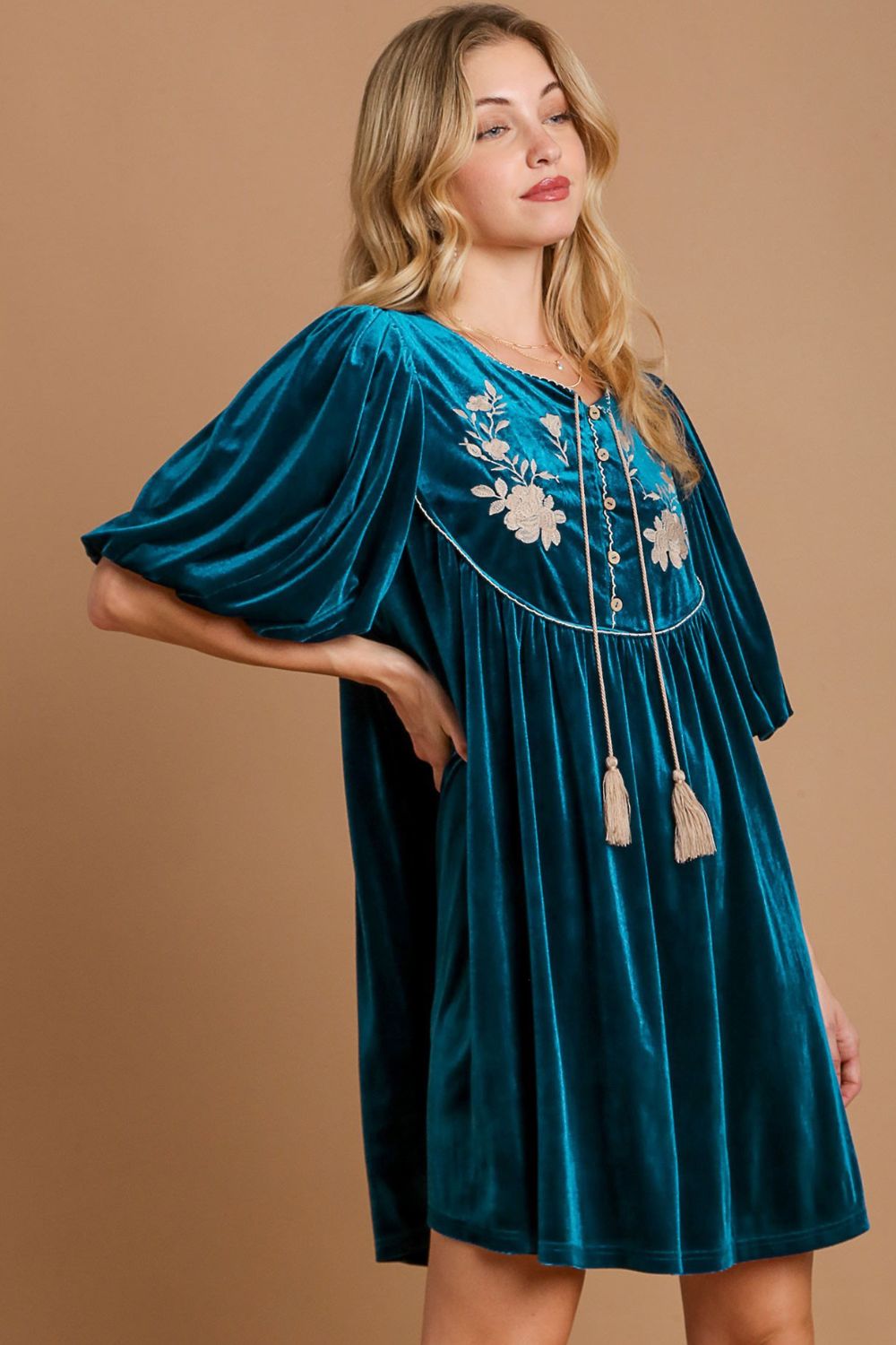 Beautifully Finished Dress in a Timeless Design