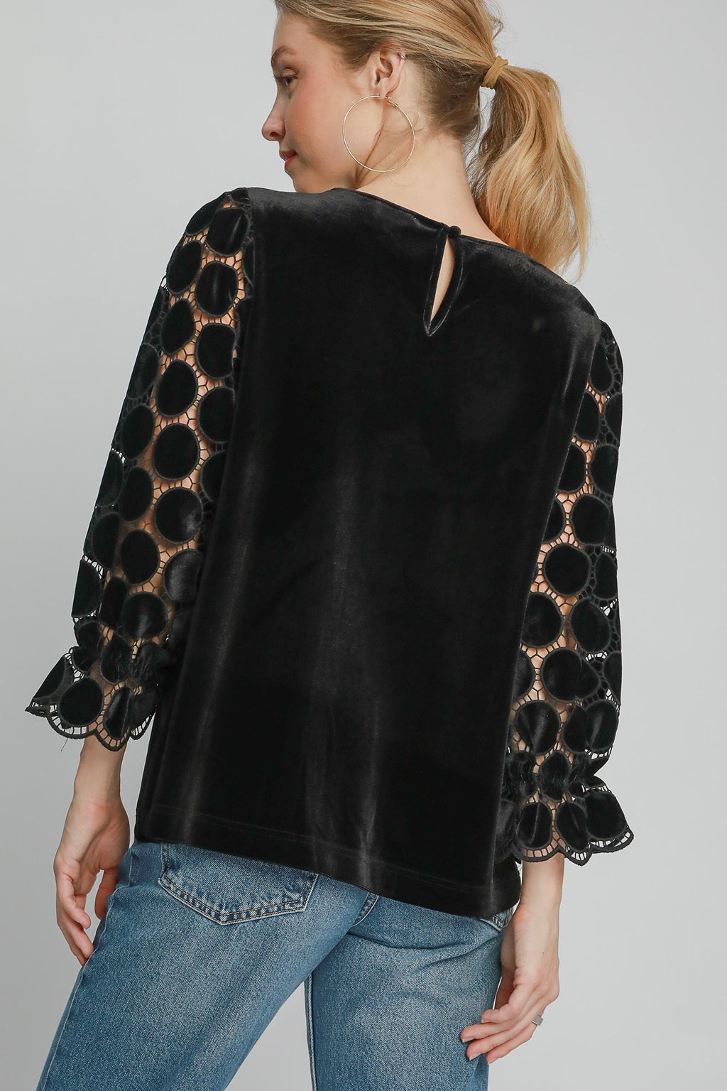 Well Tailored Blouse with a Graceful Silhouette