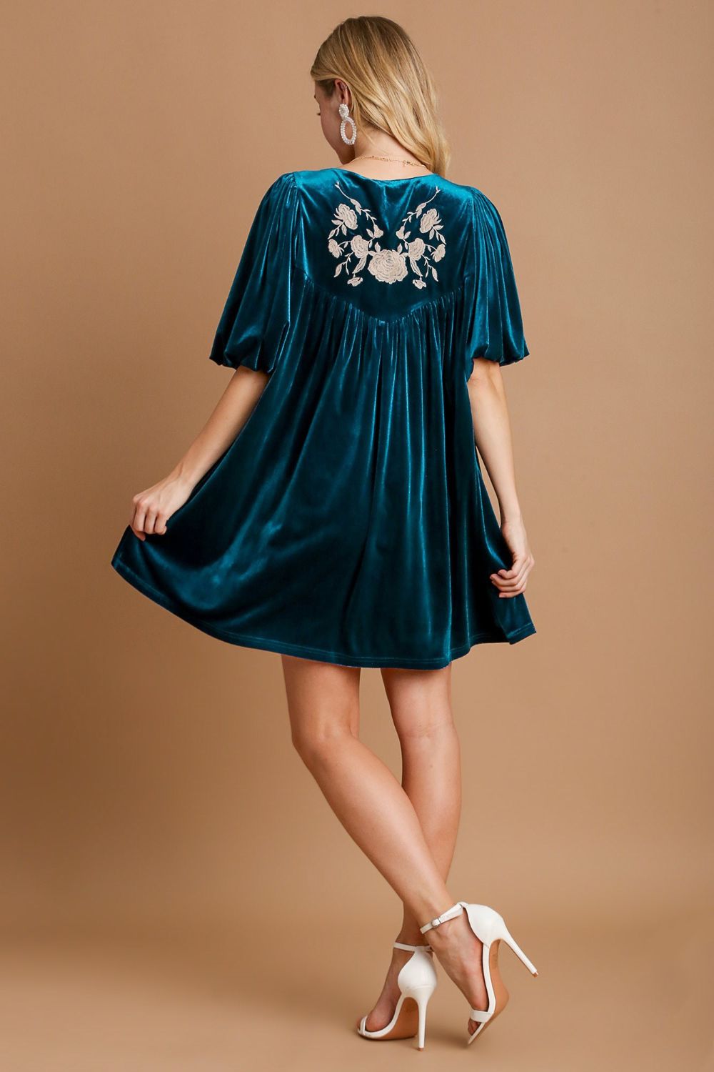 Beautifully Finished Dress in a Timeless Design