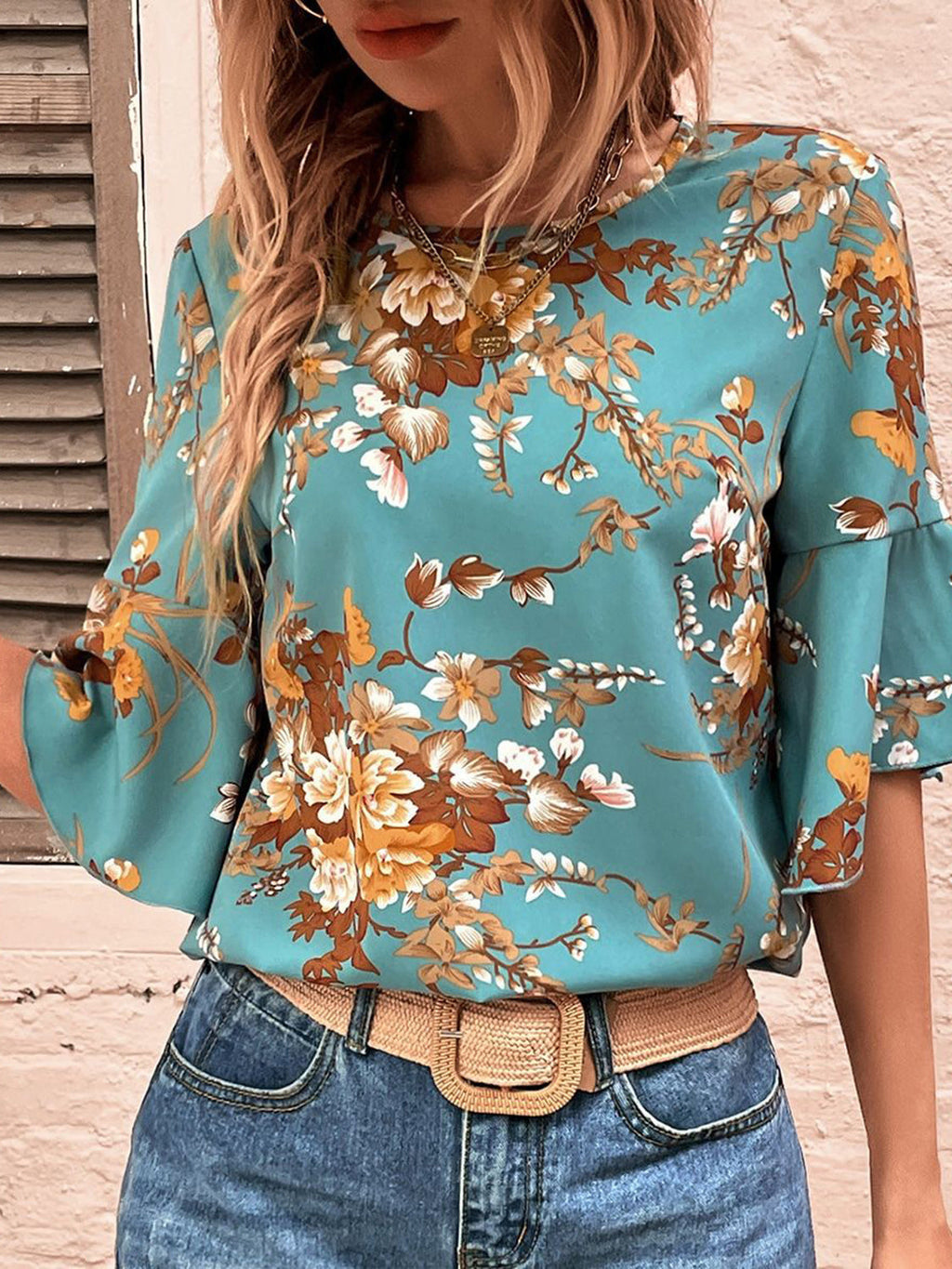 Well Tailored Blouse with a Graceful Silhouette