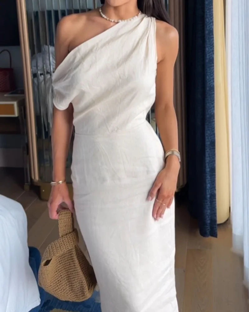 Well Tailored Dress with a Graceful Silhouette