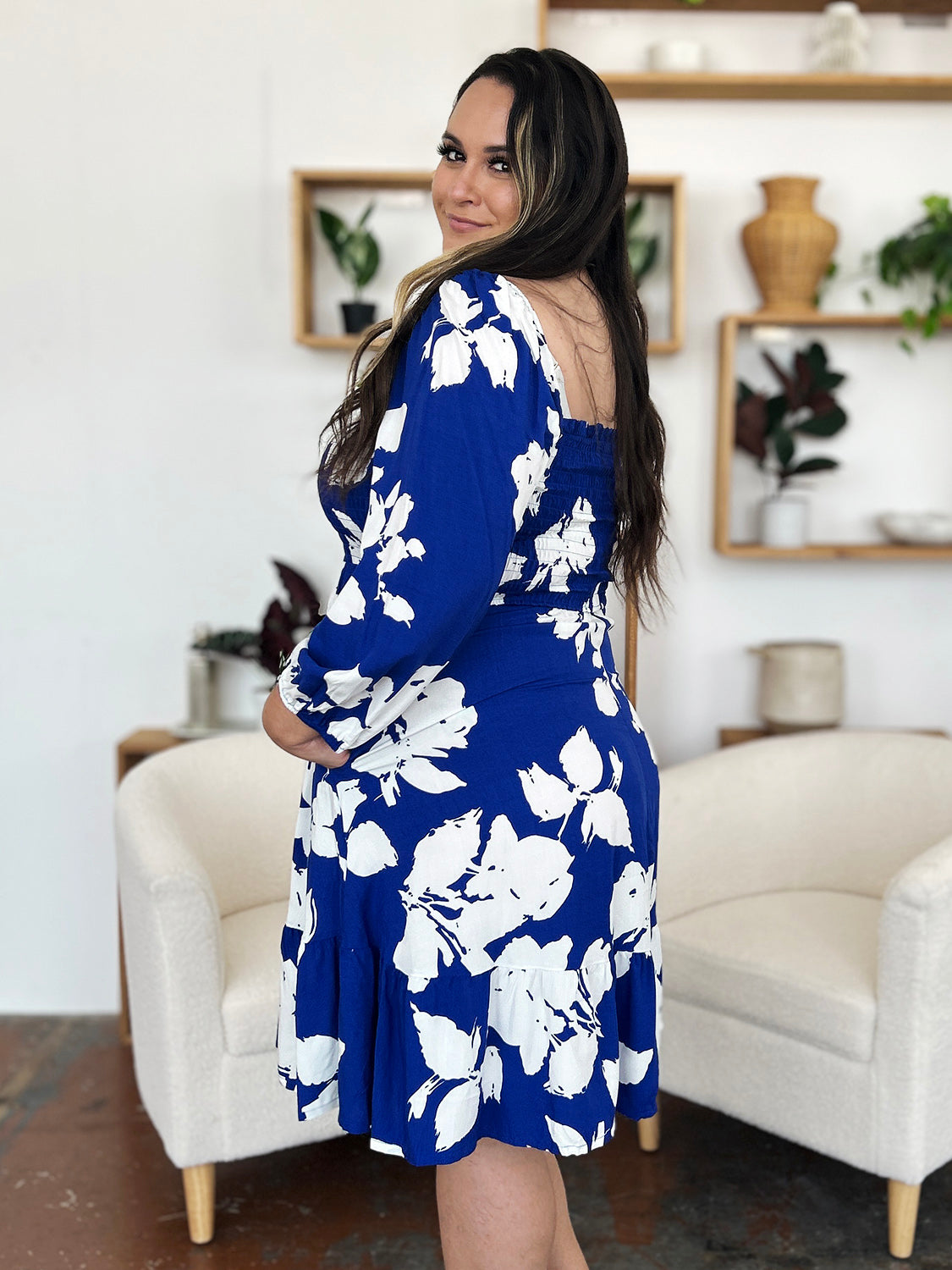 Effortlessly Elegant Dress with a Timeless Design