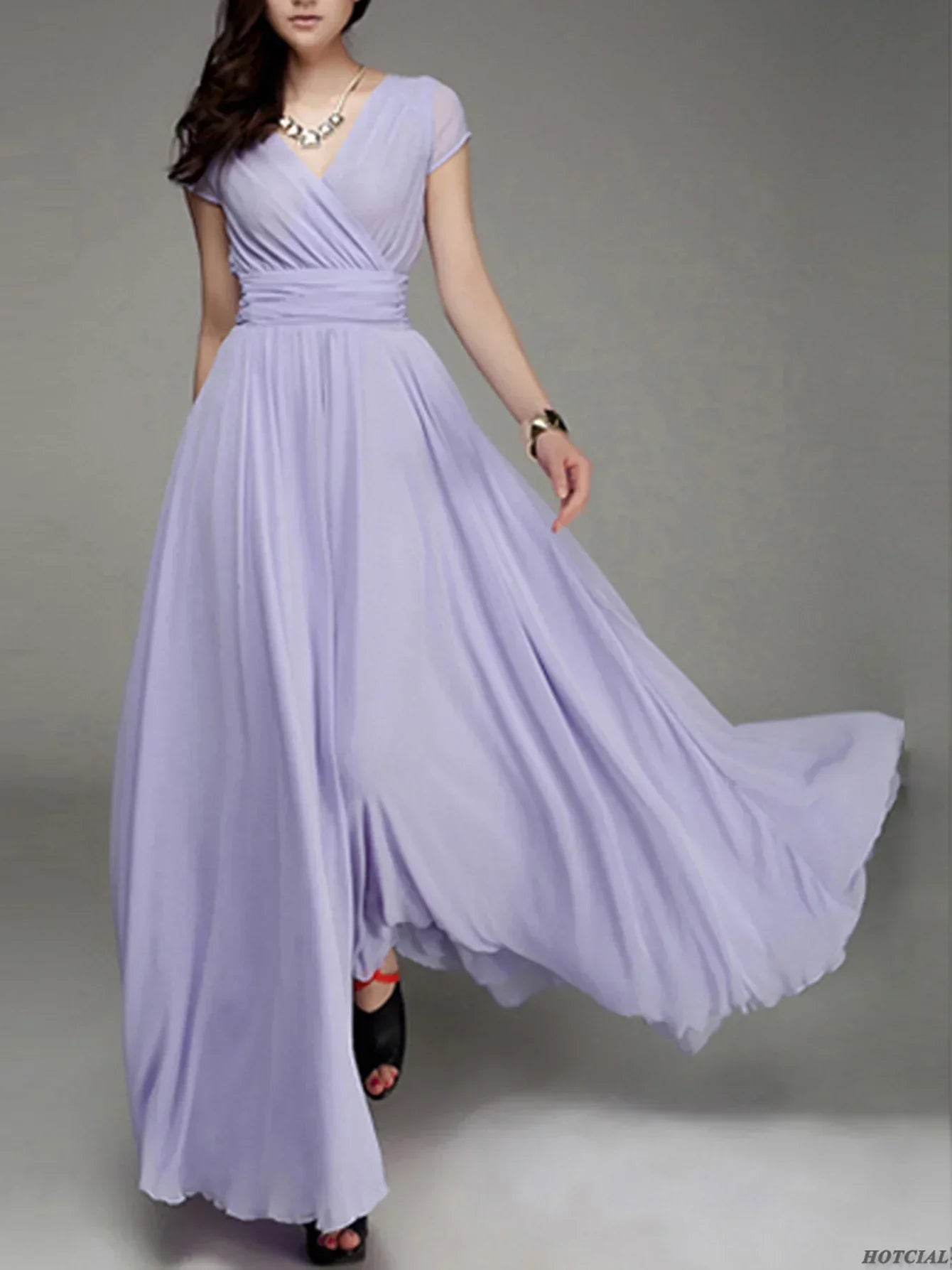 Beautifully Crafted Dress in a Classic Style