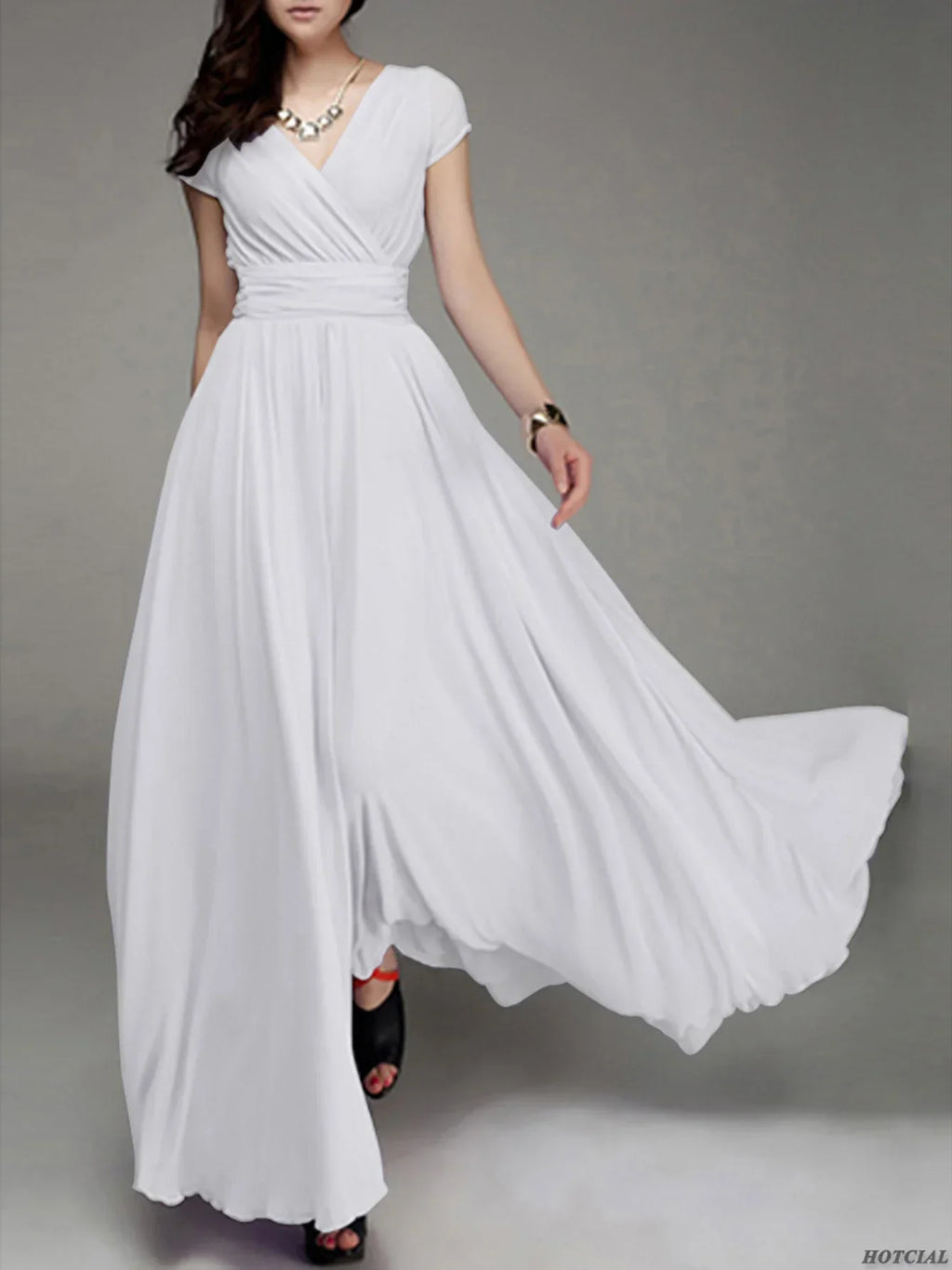 Beautifully Crafted Dress in a Classic Style