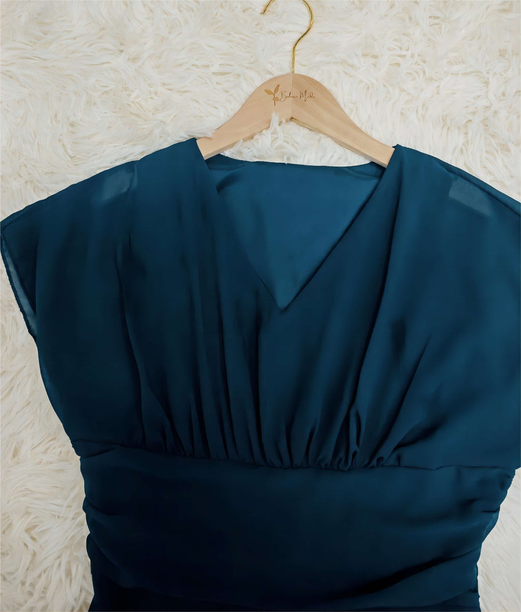 Effortlessly Elegant Dress with a Timeless Design