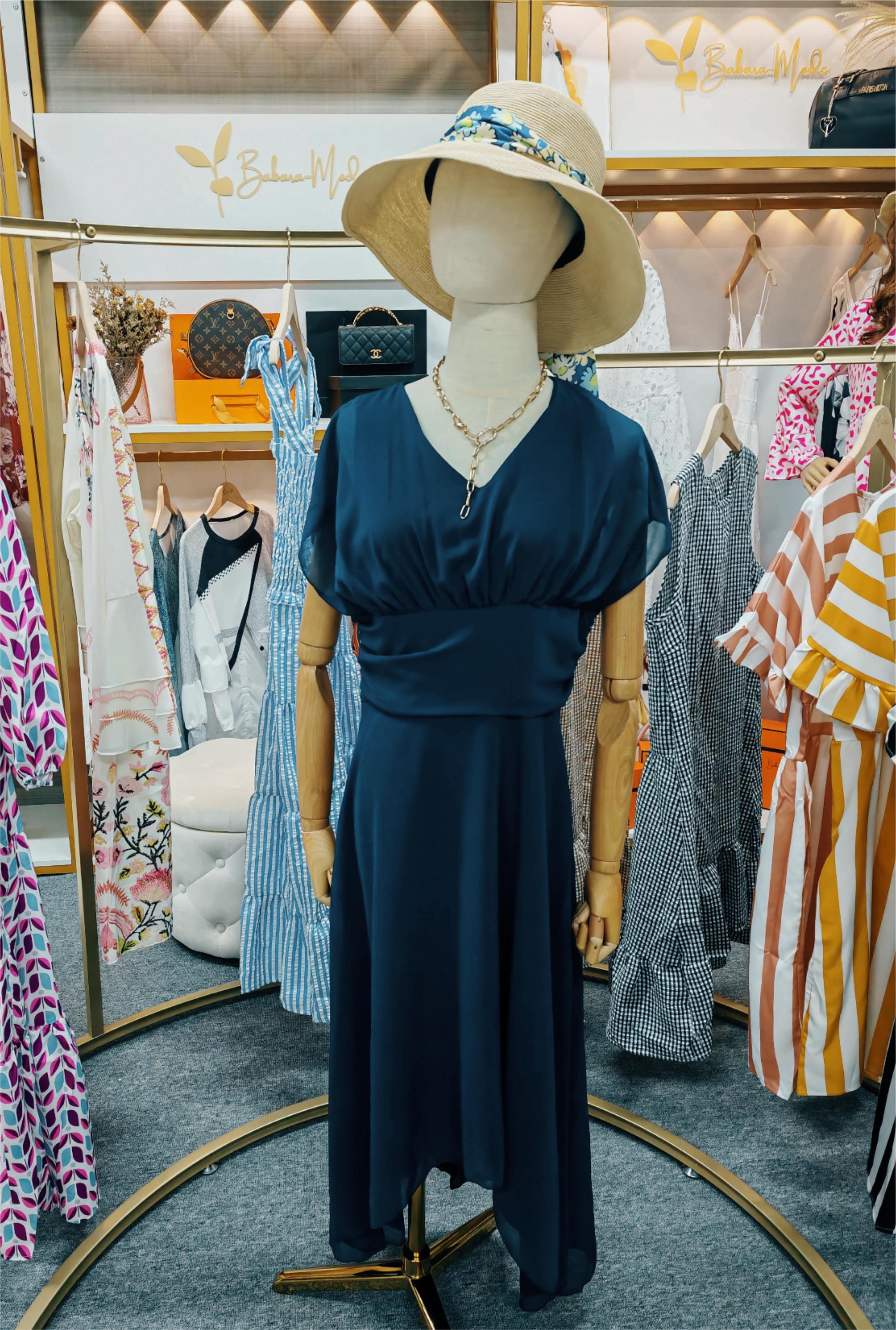 Effortlessly Elegant Dress with a Timeless Design