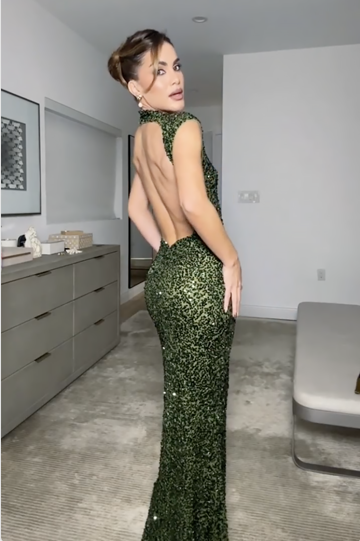 Gracefully Styled Dress for Any Occasion