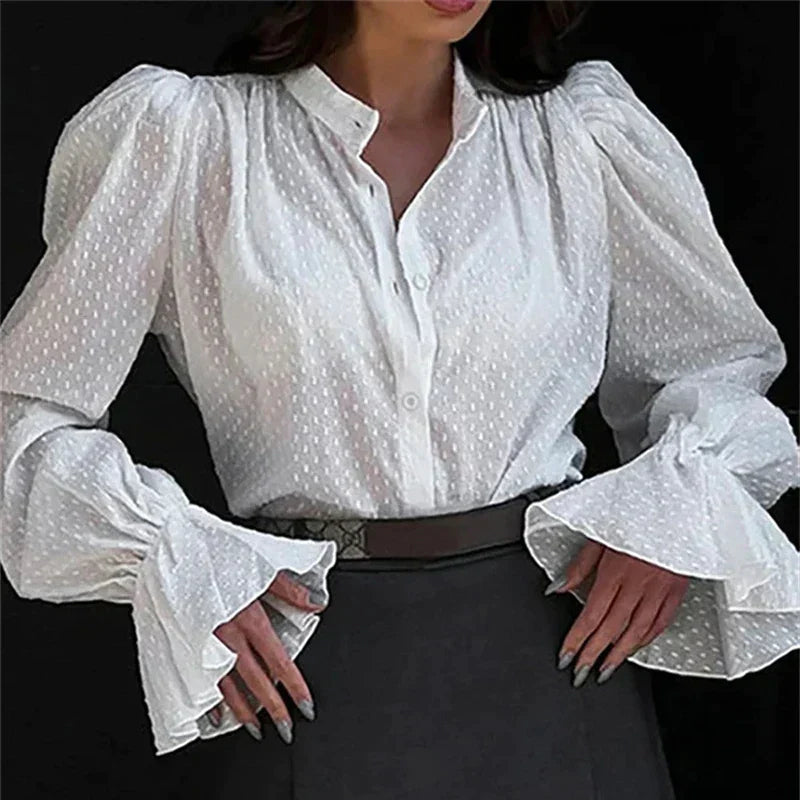 Effortlessly Elegant Blouse with a Timeless Design