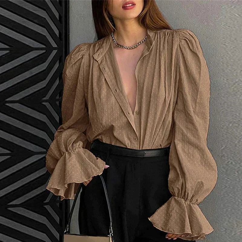 Effortlessly Elegant Blouse with a Timeless Design