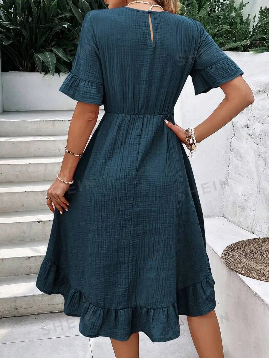 Beautifully Finished Dress in a Timeless Design