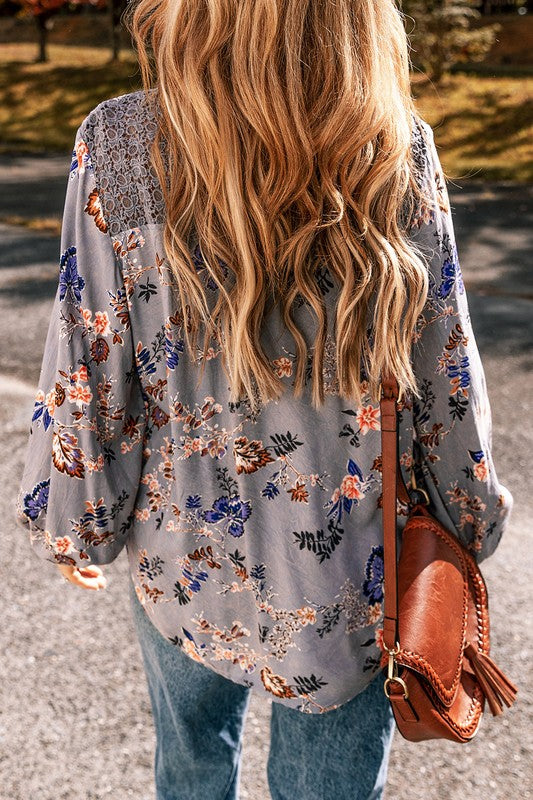 Effortlessly Elegant Blouse with a Timeless Design