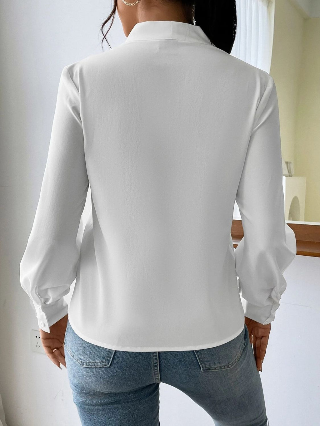 Effortlessly Elegant Shirt with a Timeless Design