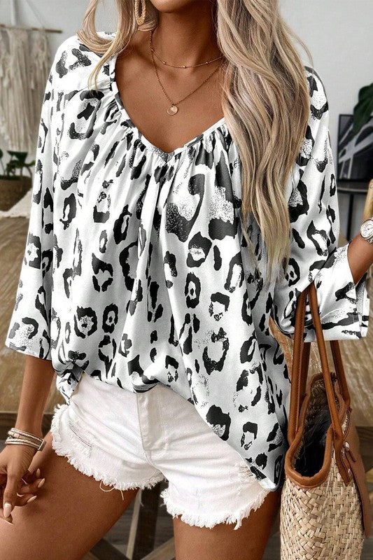 Classic Vintage Blouse with a Flattering Fit