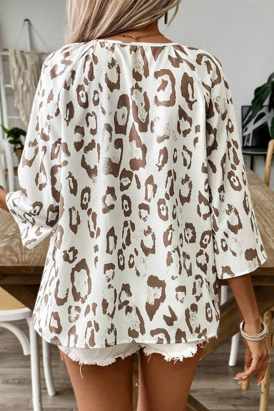 Classic Vintage Blouse with a Flattering Fit