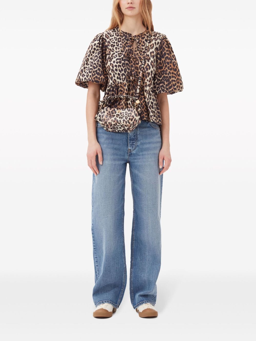 Well Tailored Blouse with a Graceful Silhouette