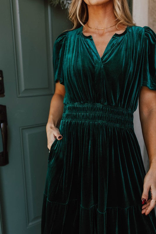 Effortlessly Elegant Dress with a Timeless Design