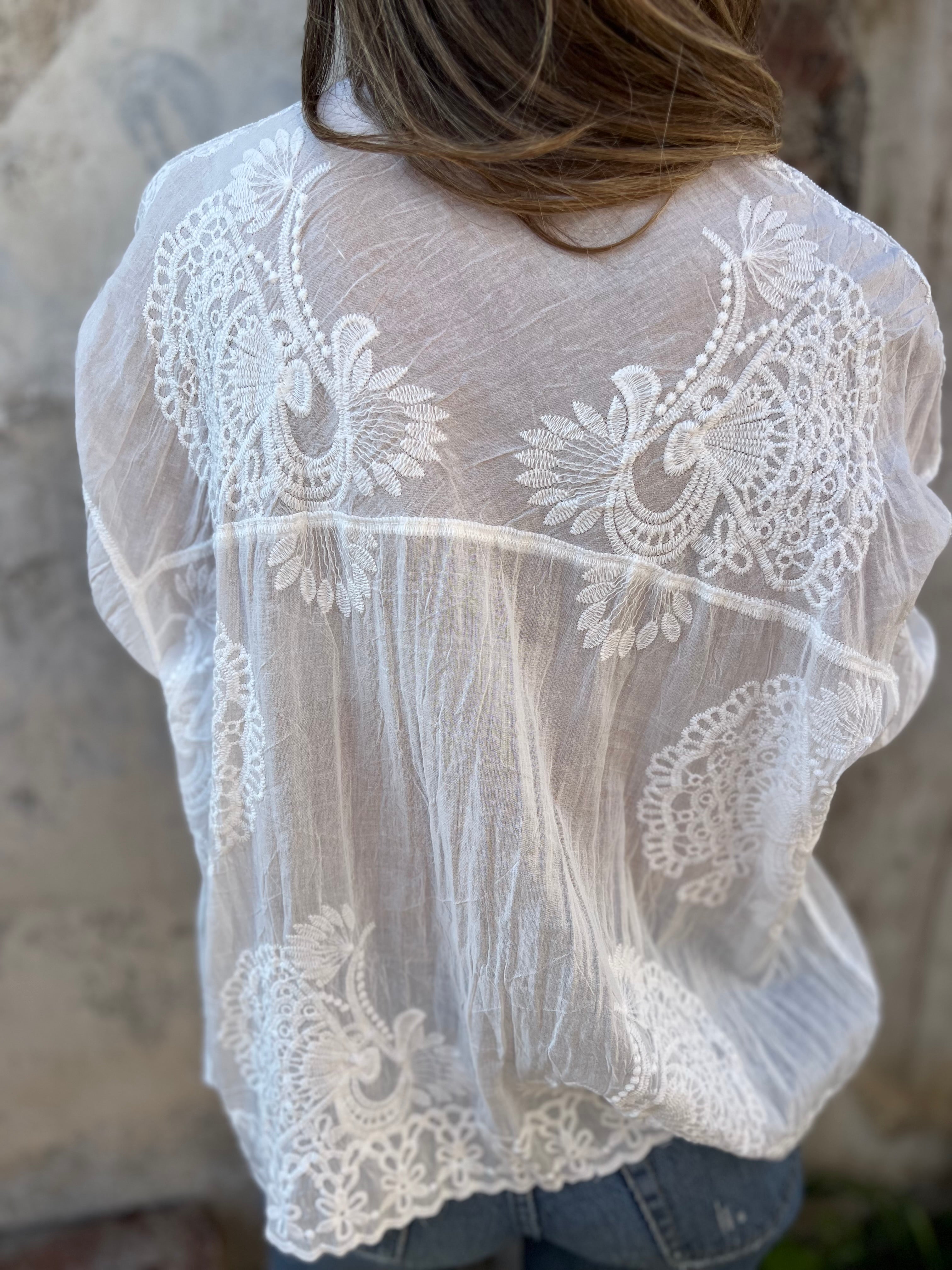 Sophisticated Blouse with a Clean Classic Look