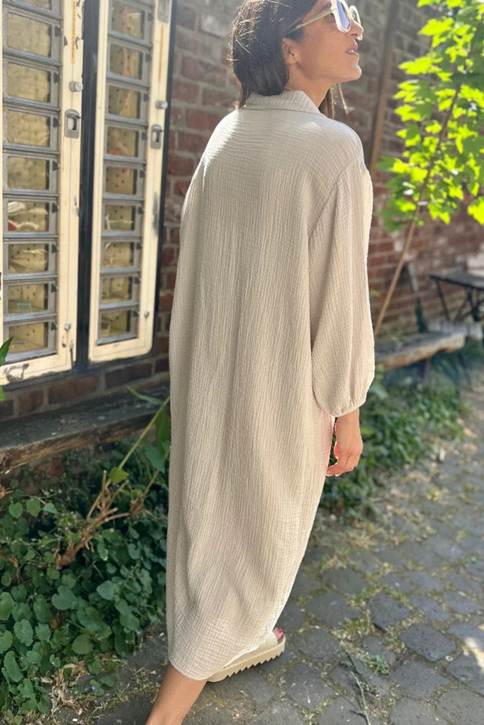 Beautifully Finished Dress in a Timeless Design