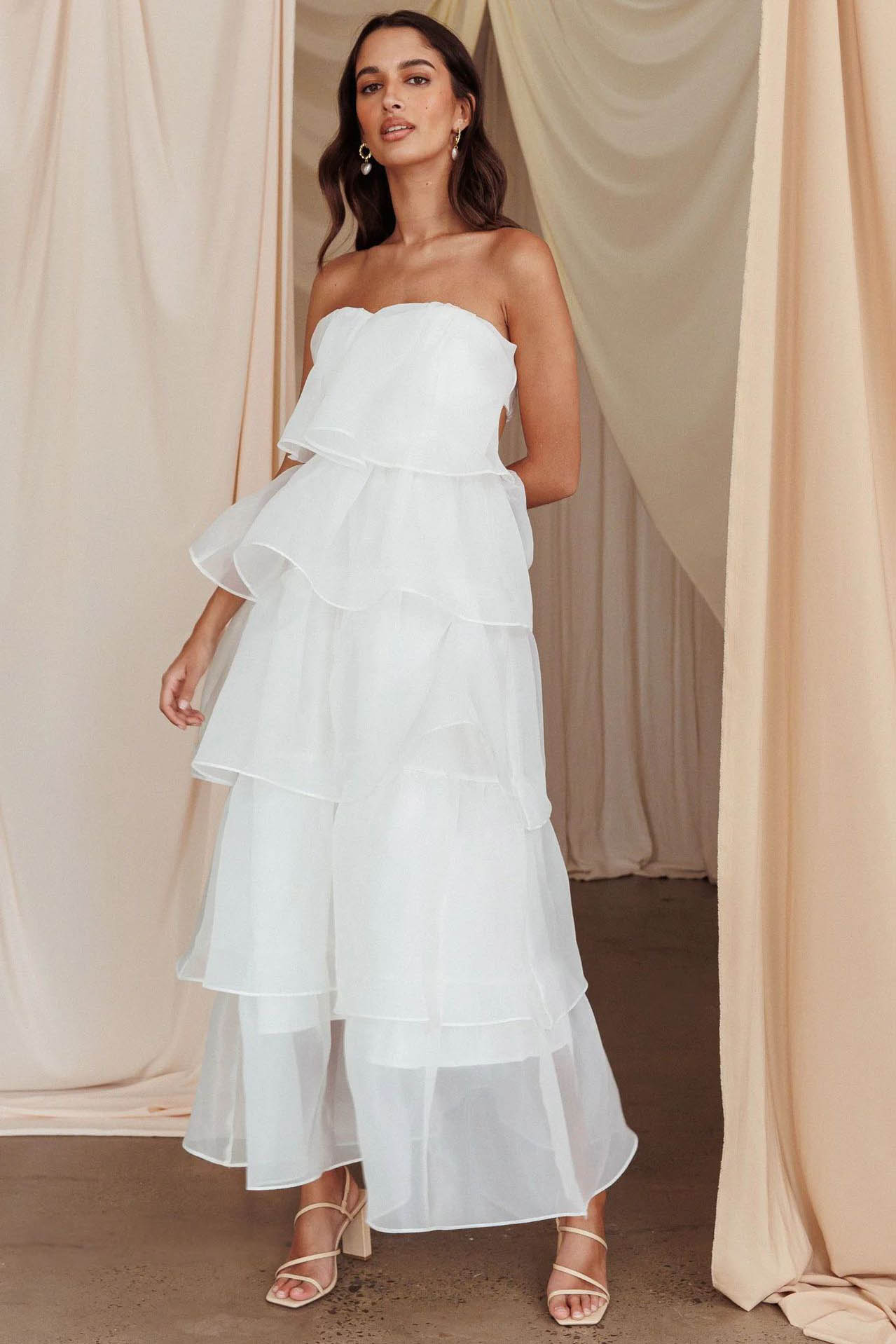 Well Tailored Dress with a Graceful Silhouette
