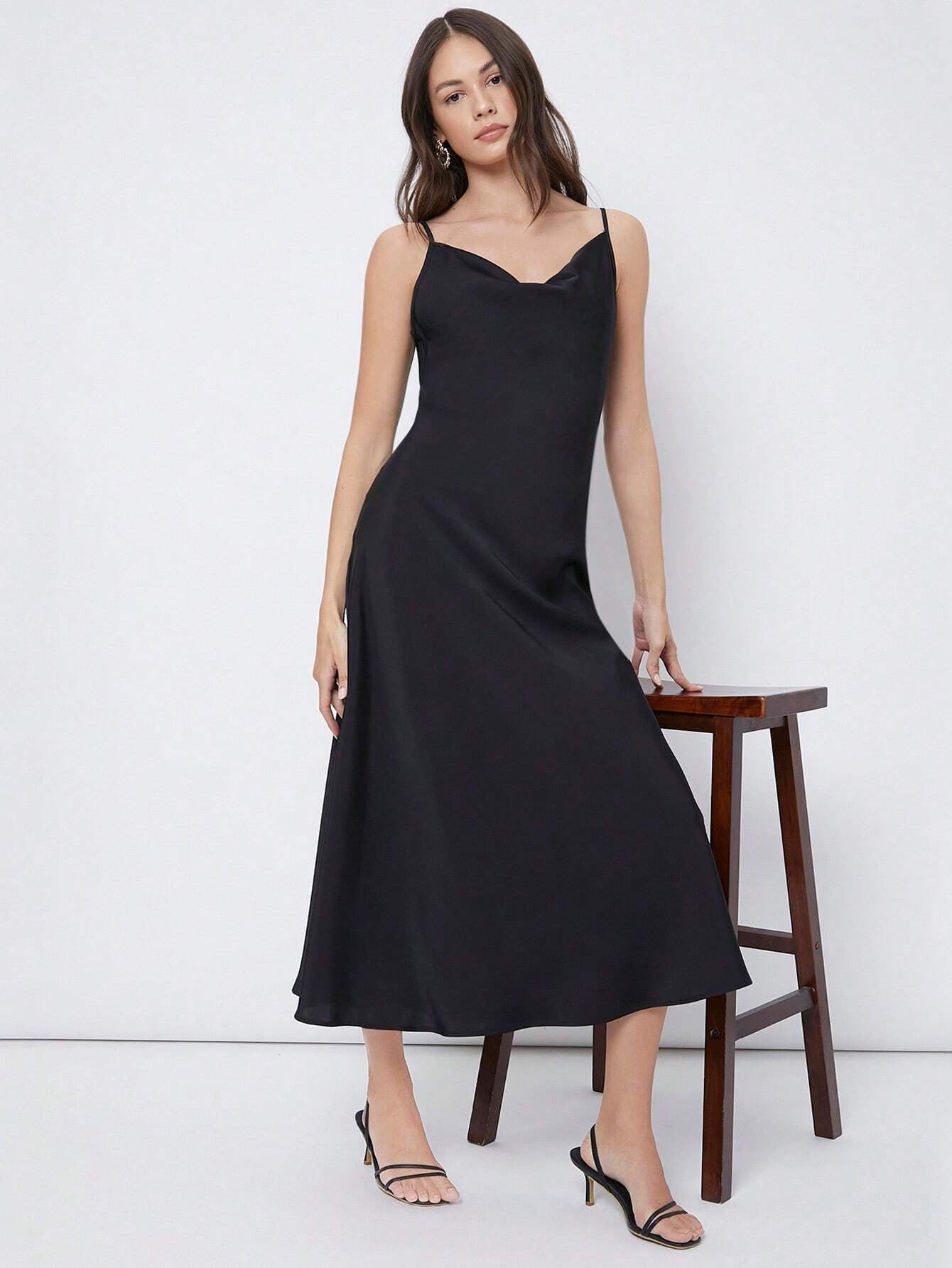 Beautifully Finished Dress in a Timeless Design