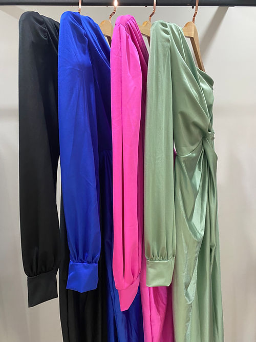 Well Tailored Dress with a Graceful Silhouette