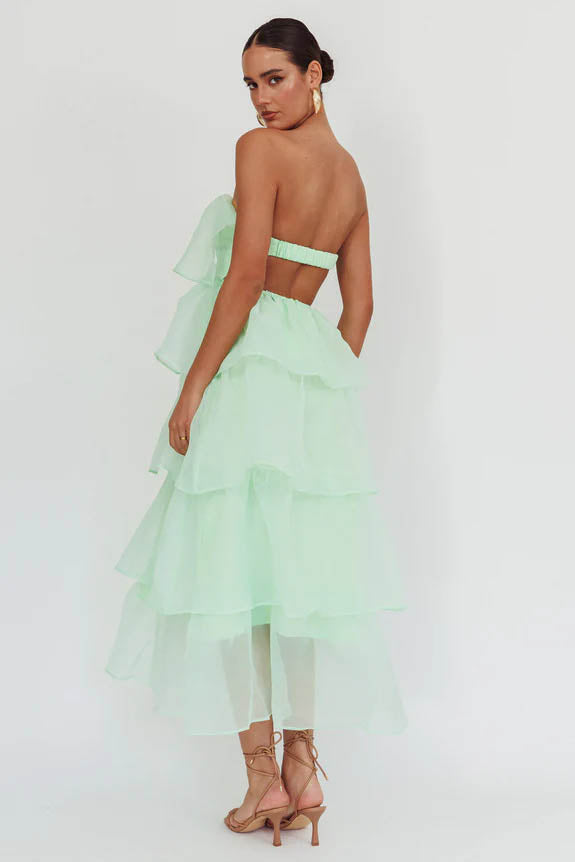 Well Tailored Dress with a Graceful Silhouette
