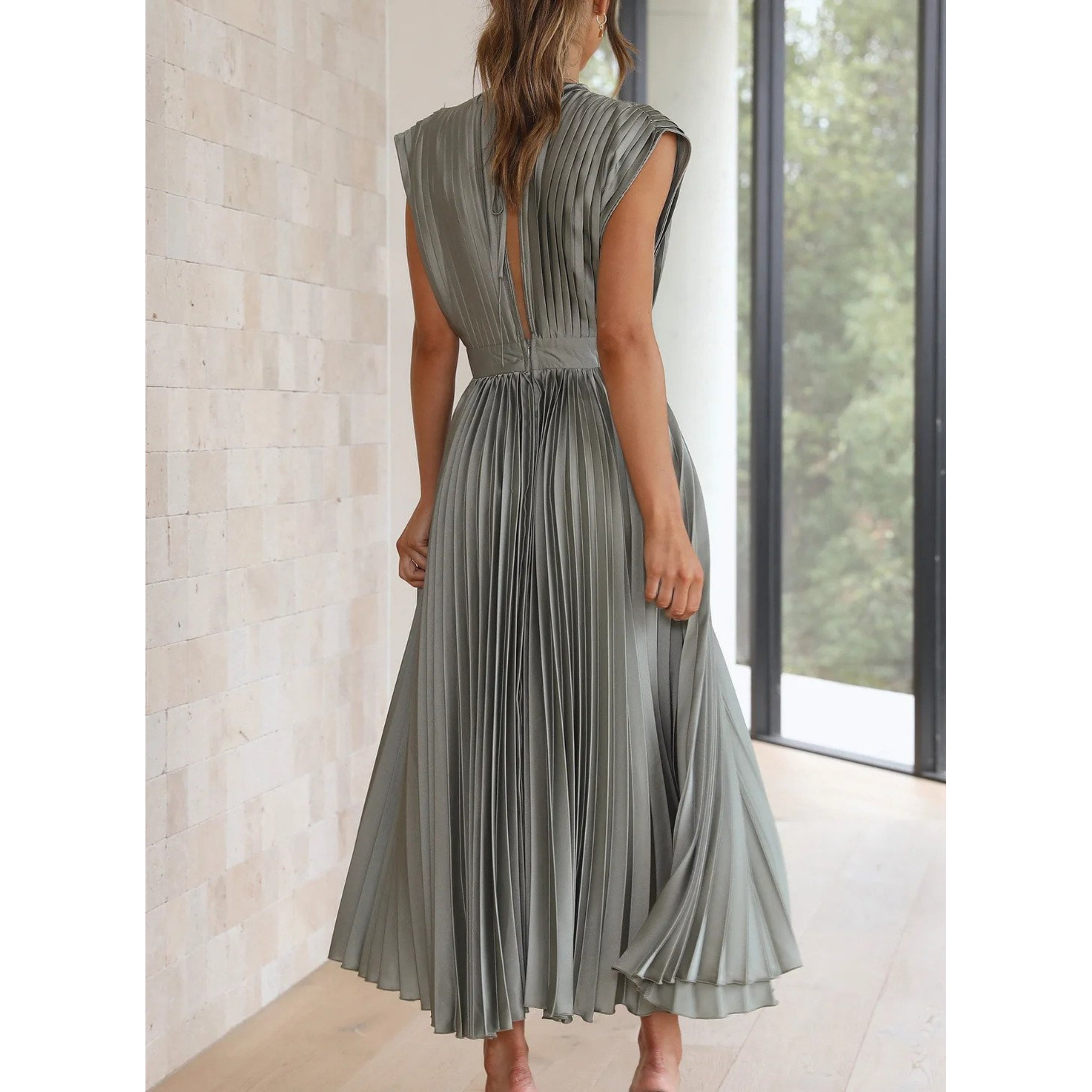 Polished Dress with an Effortless Classic Look