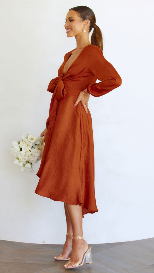 Well Tailored Dress with a Graceful Silhouette