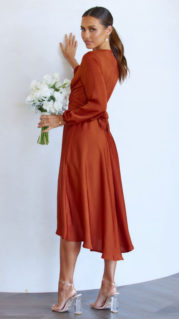 Well Tailored Dress with a Graceful Silhouette