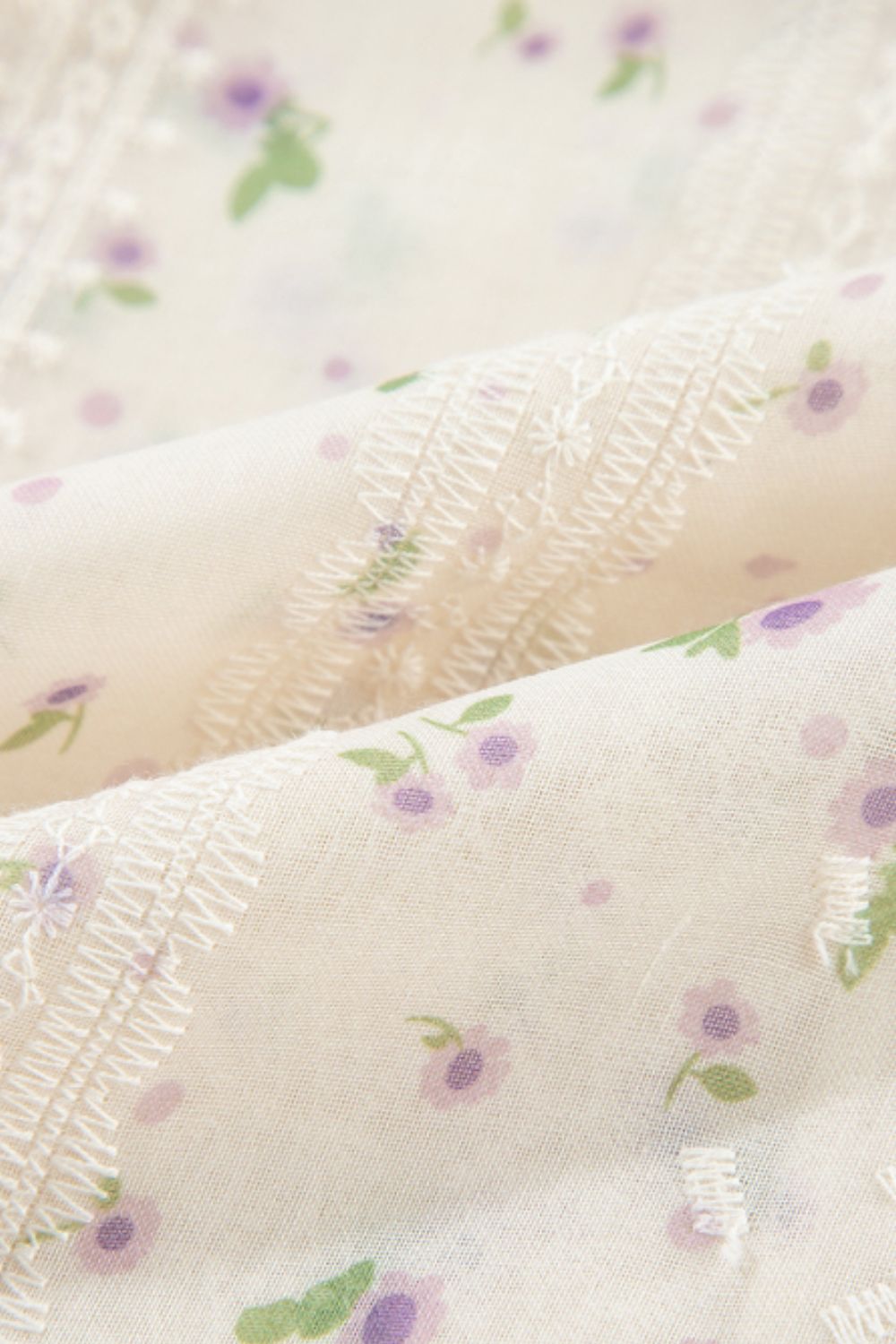 Effortlessly Elegant Blouse with a Timeless Design
