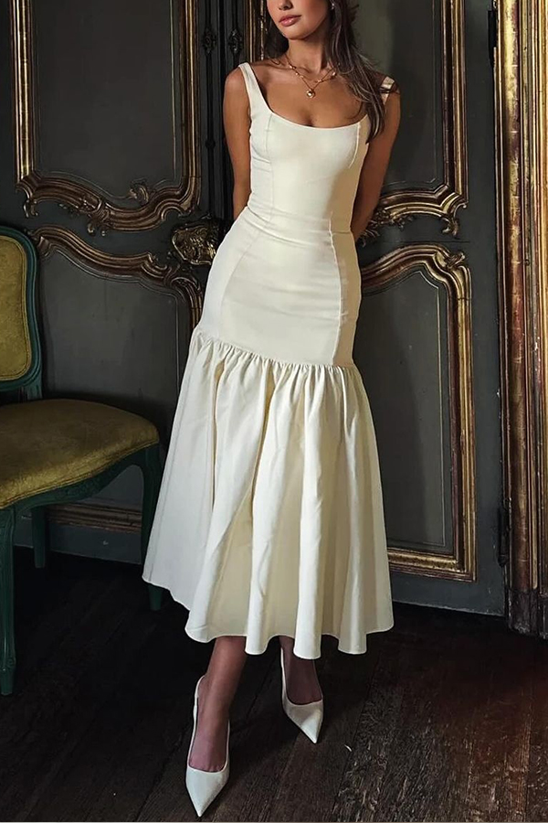 Beautifully Finished Dress in a Timeless Design