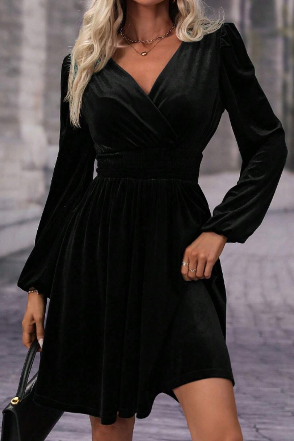 Beautifully Finished Dress in a Timeless Design