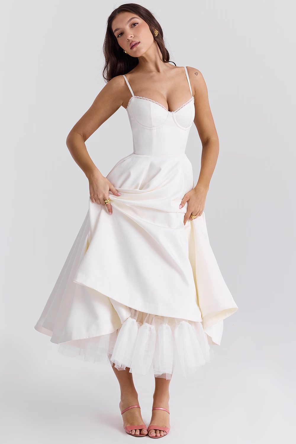 Beautifully Finished Dress in a Timeless Design