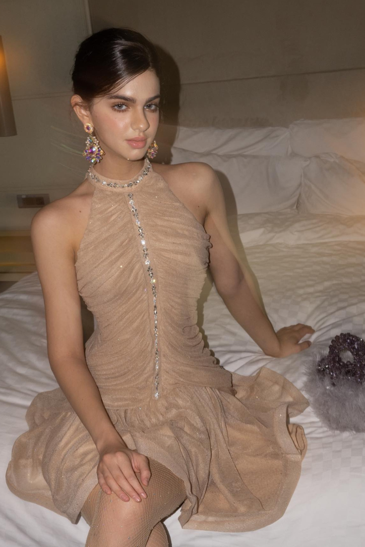Well Tailored Dress with a Graceful Silhouette