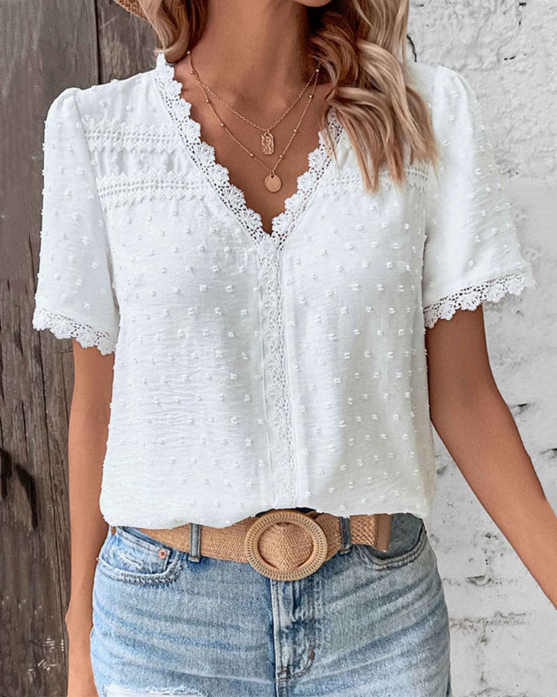 Classic Vintage Shirt with a Flattering Fit