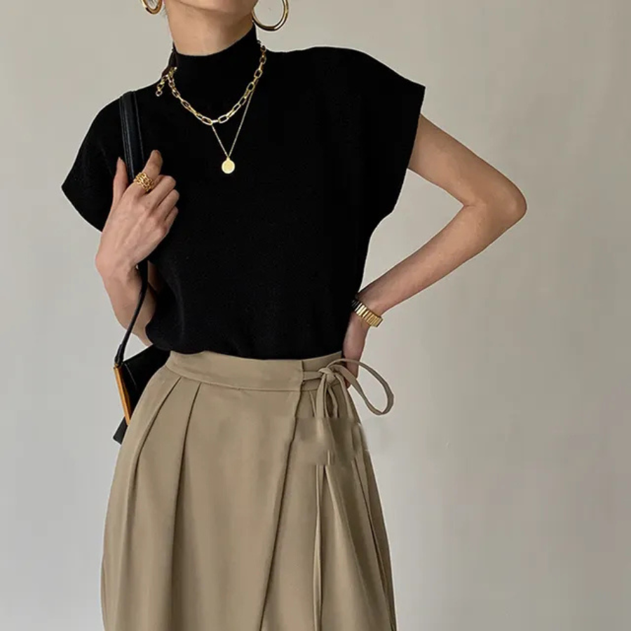 Well Tailored T-Shirt with a Graceful Silhouette