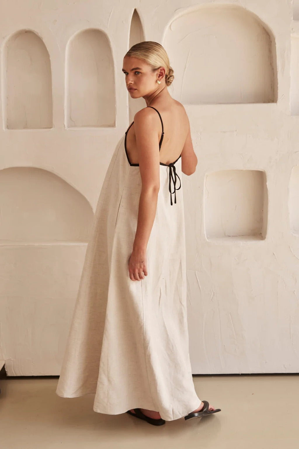 Effortlessly Elegant Dress with a Timeless Design