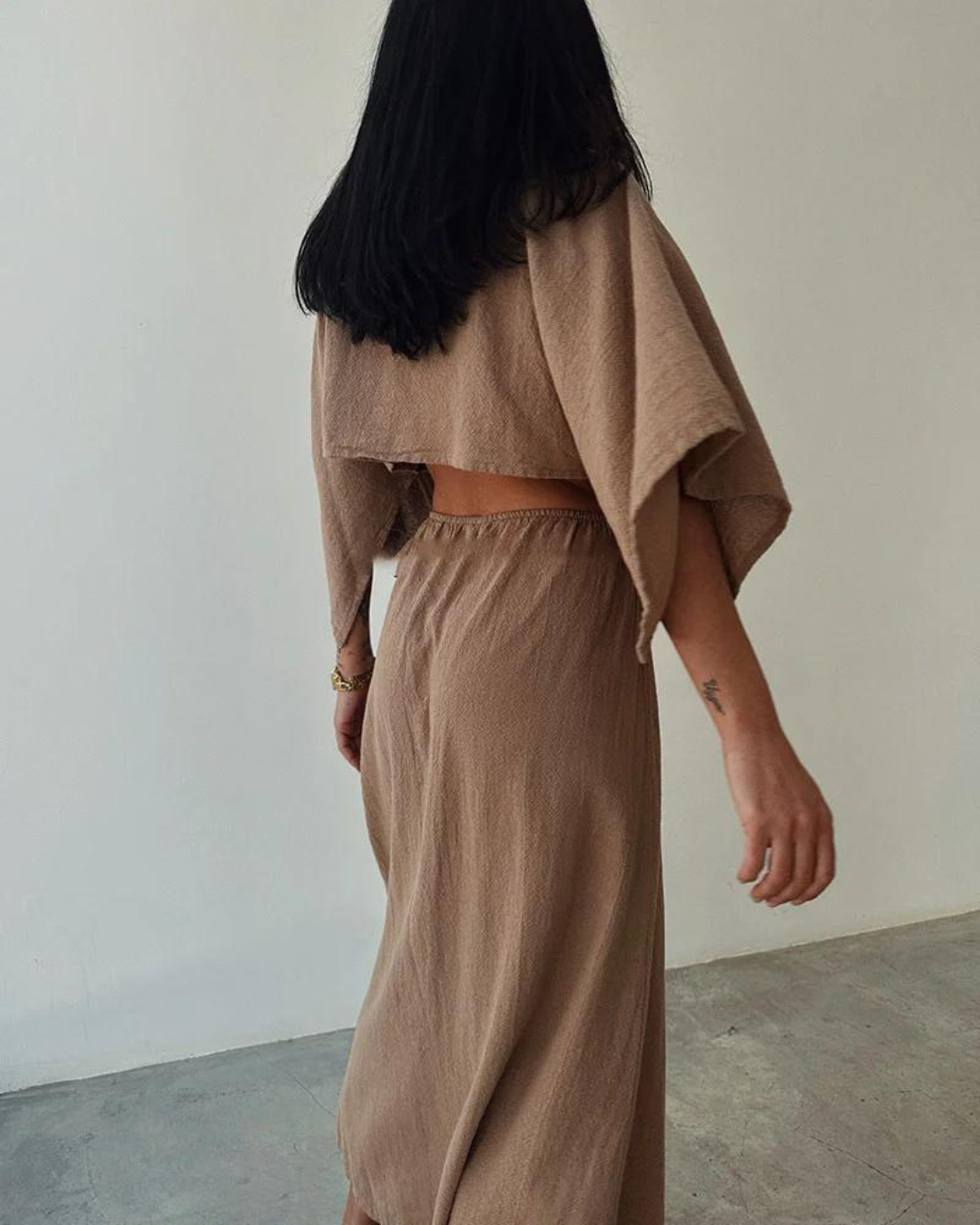 Effortlessly Elegant Dress with a Timeless Design