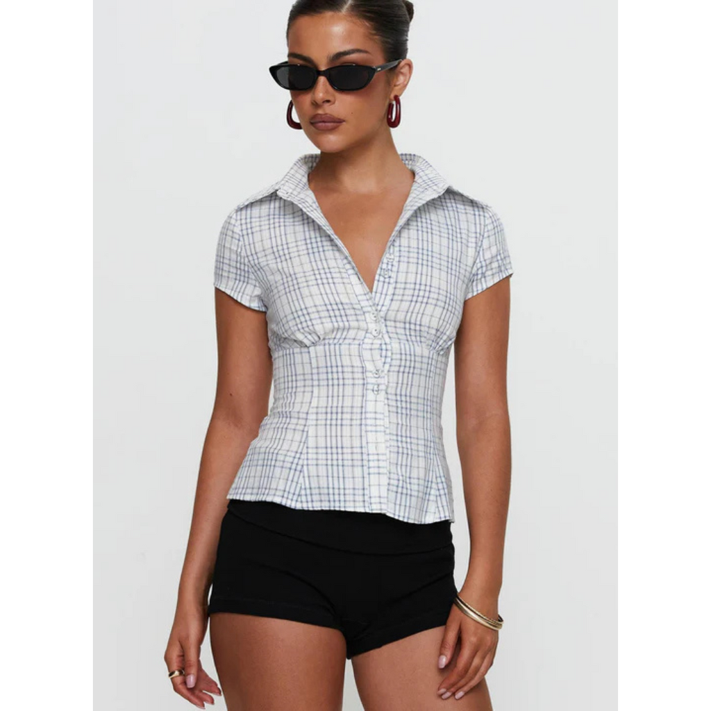 Effortlessly Elegant Shirt with a Timeless Design