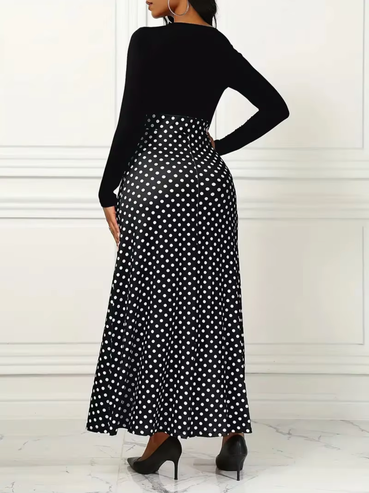 Well Tailored Dress with a Graceful Silhouette