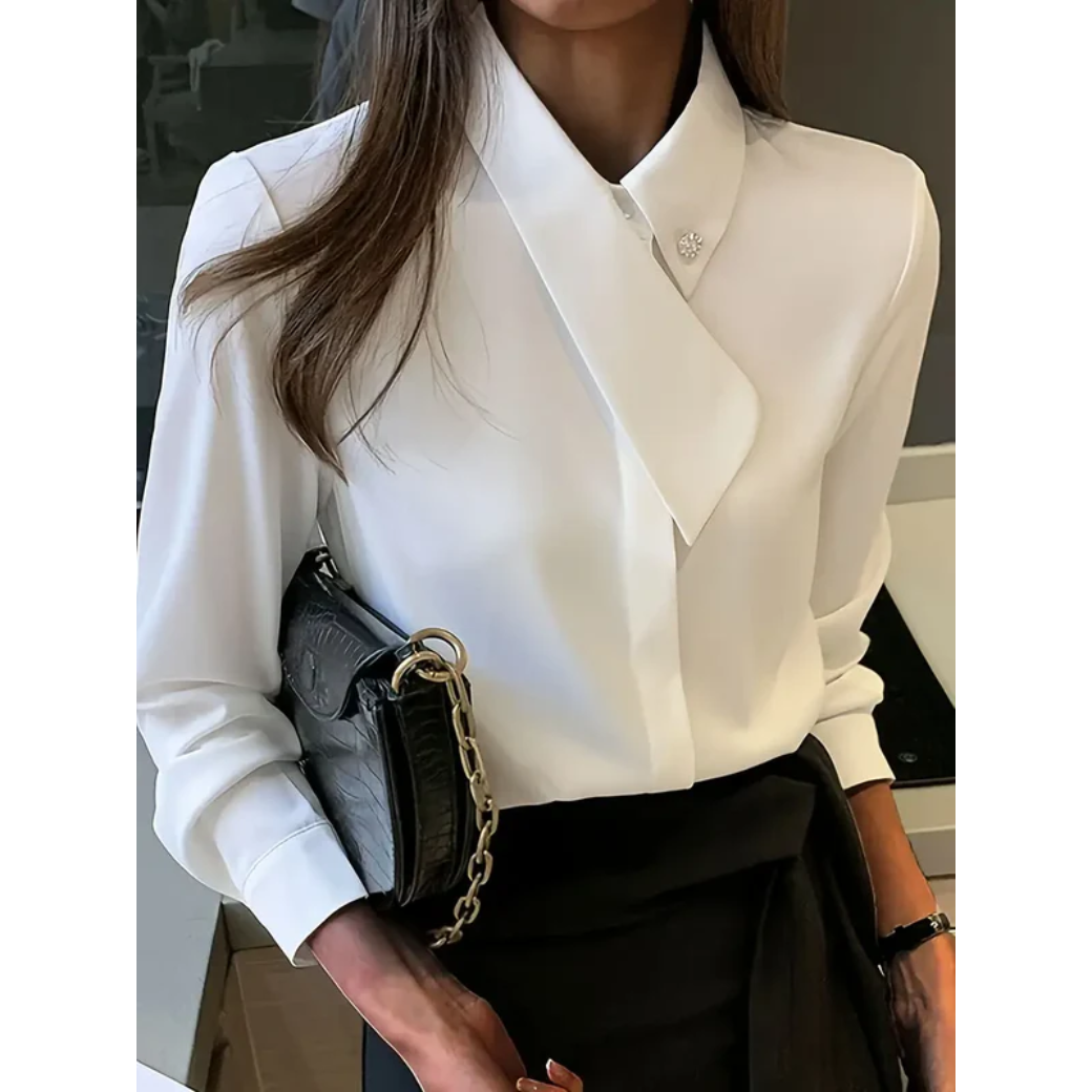 Classic Vintage Blouse with a Flattering Fit