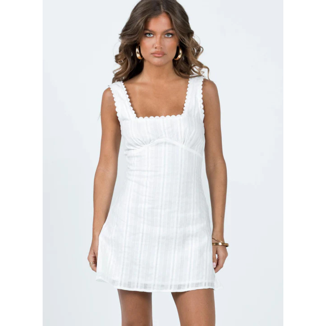 Well Tailored Dress with a Graceful Silhouette
