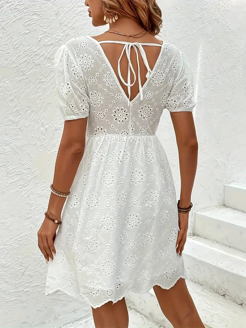 Beautifully Finished Dress in a Timeless Design