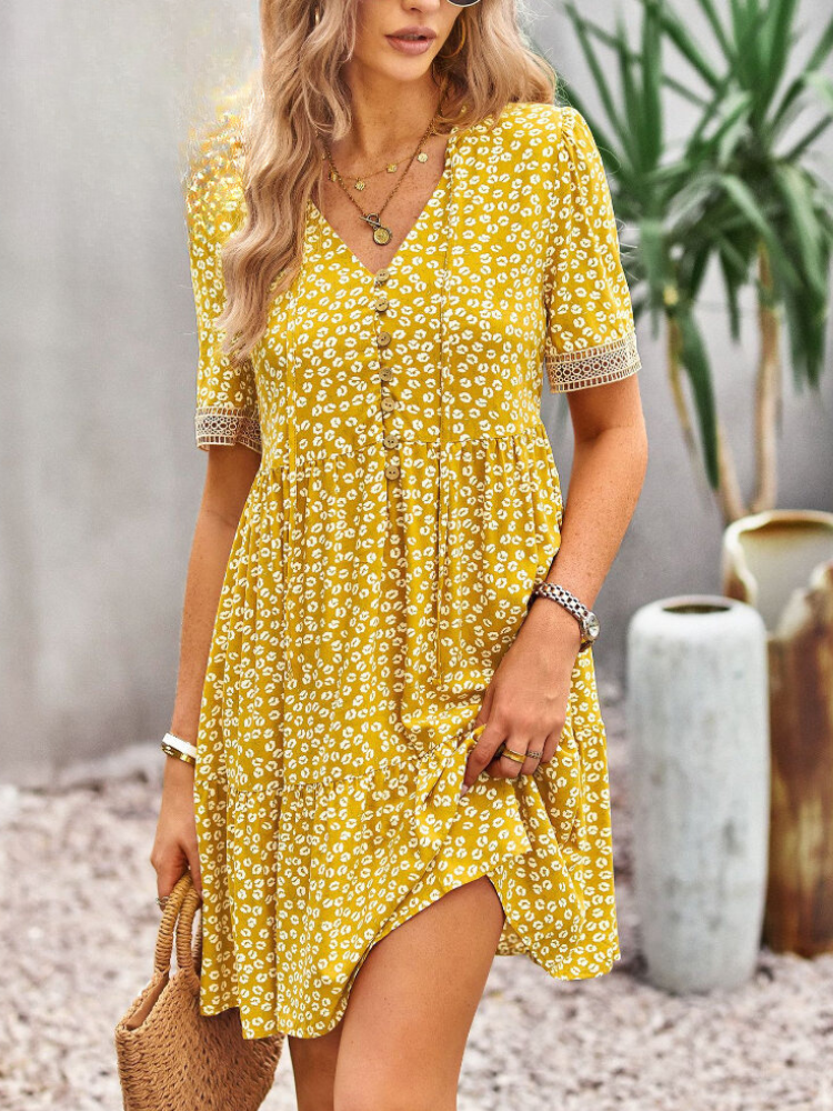 Beautifully Finished Dress in a Timeless Design