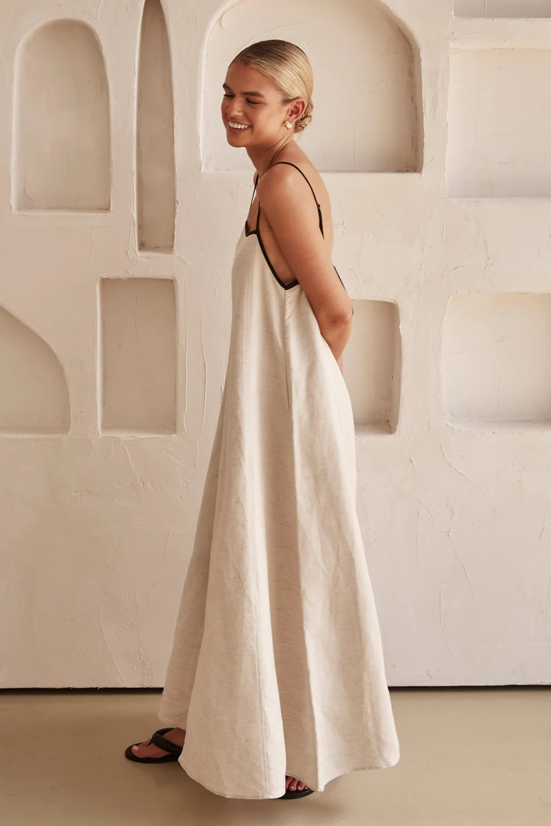 Effortlessly Elegant Dress with a Timeless Design