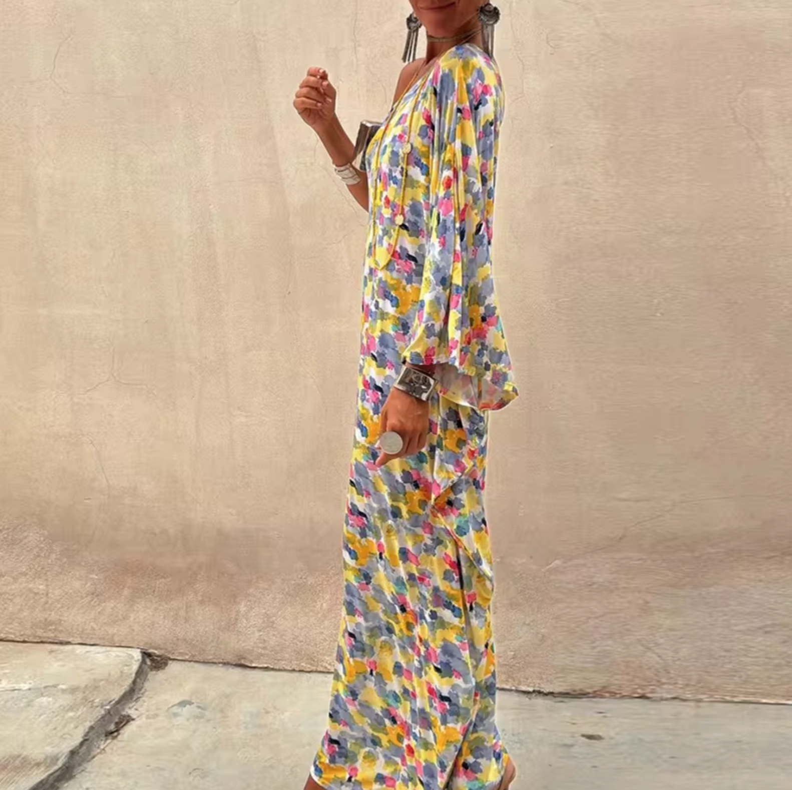 Well Tailored Dress with a Graceful Silhouette
