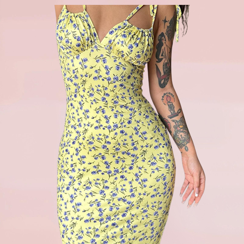 Beautifully Finished Dress in a Timeless Design