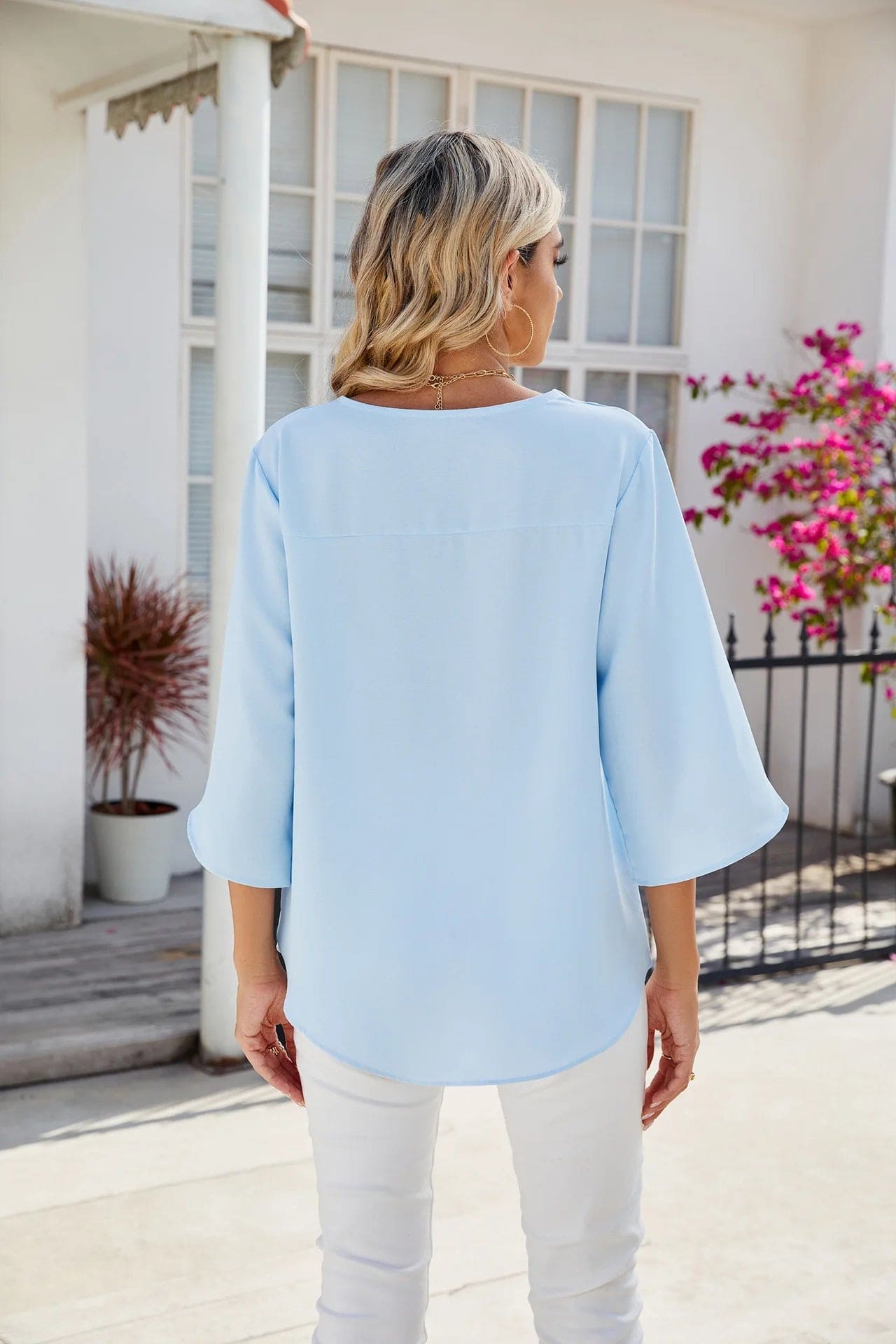 Effortlessly Elegant Blouse with a Timeless Design