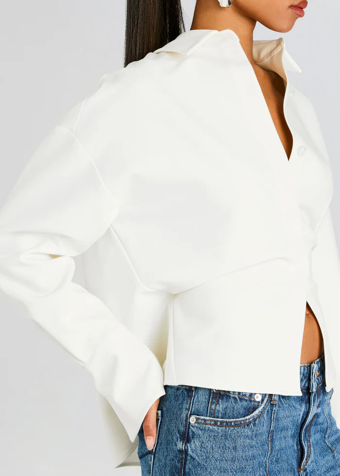 Well Tailored Blouse with a Graceful Silhouette